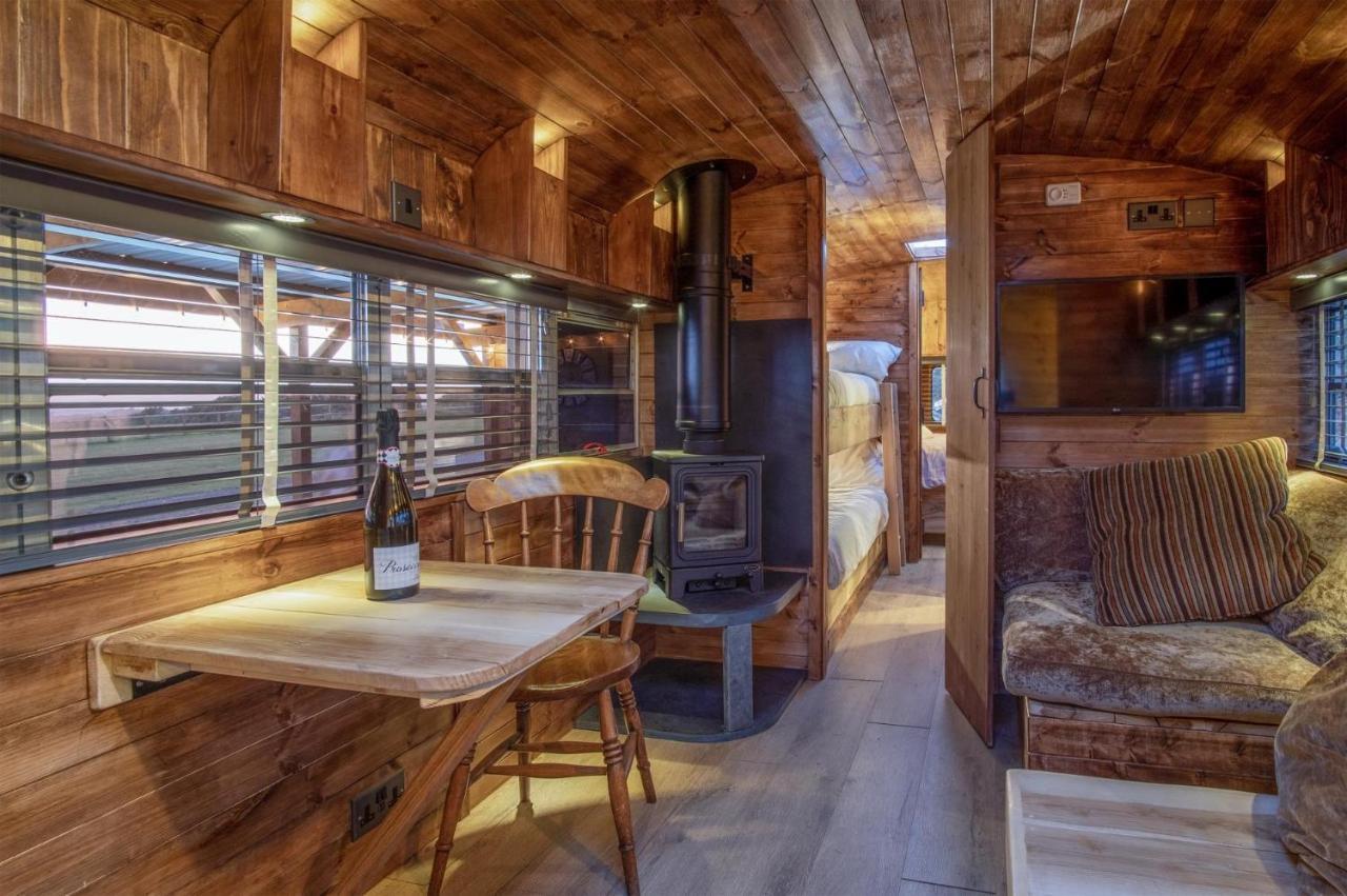 American School Bus - 1 Bedroom - Blossom Farm - Tiers Cross Johnston Ngoại thất bức ảnh