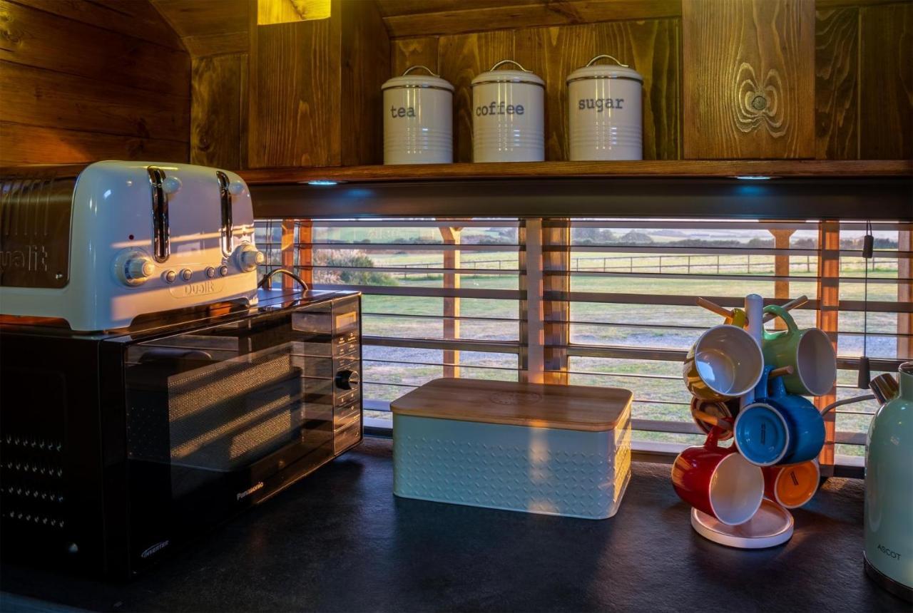 American School Bus - 1 Bedroom - Blossom Farm - Tiers Cross Johnston Ngoại thất bức ảnh