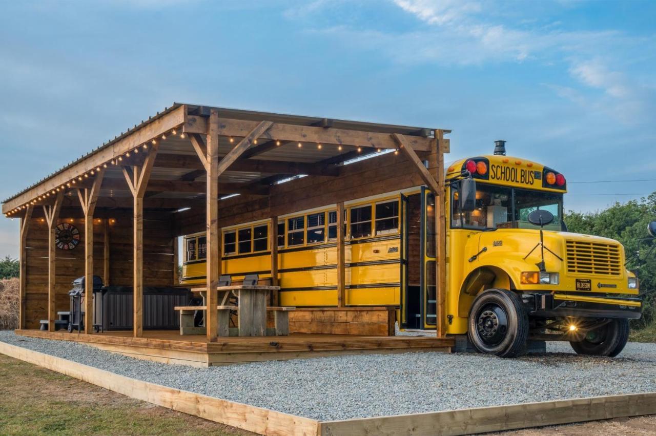 American School Bus - 1 Bedroom - Blossom Farm - Tiers Cross Johnston Ngoại thất bức ảnh