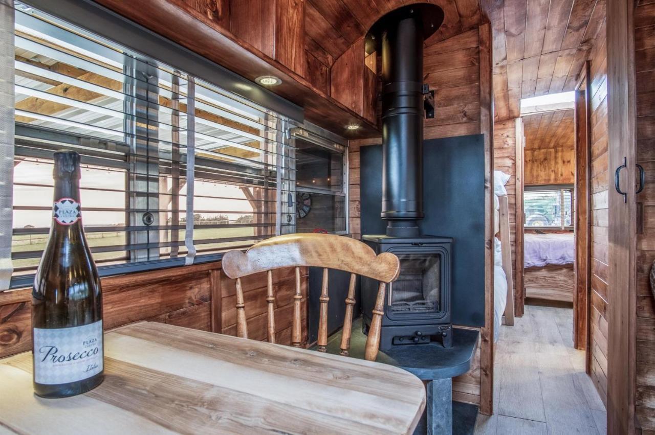 American School Bus - 1 Bedroom - Blossom Farm - Tiers Cross Johnston Ngoại thất bức ảnh